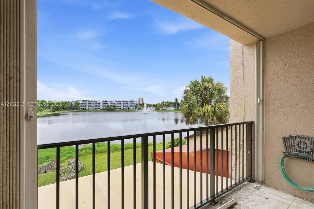 9135 Fontainebleau Blvd , Unit 2, Miami, FL 33172 Photo
