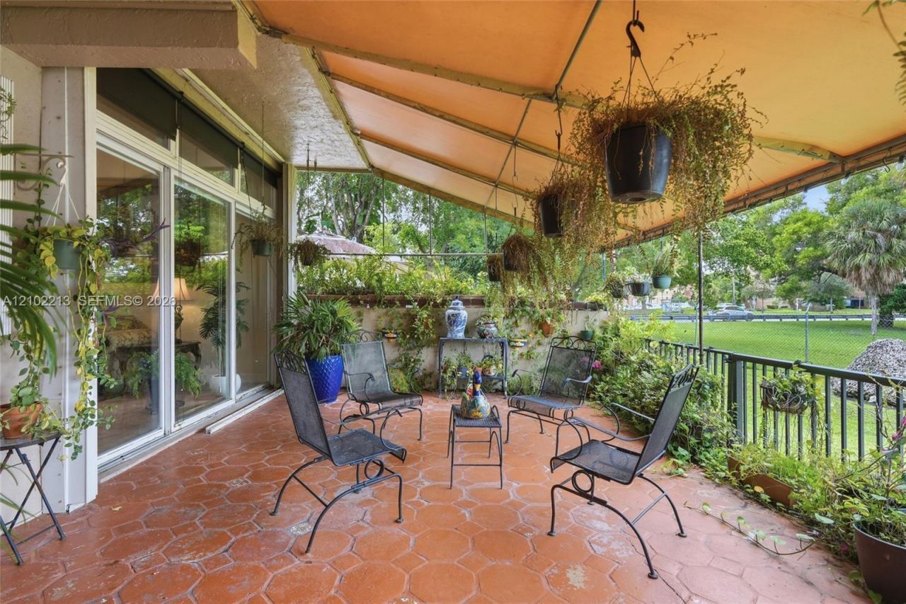9135 Fontainebleau Blvd , Unit 2, Miami, FL 33172 Photo