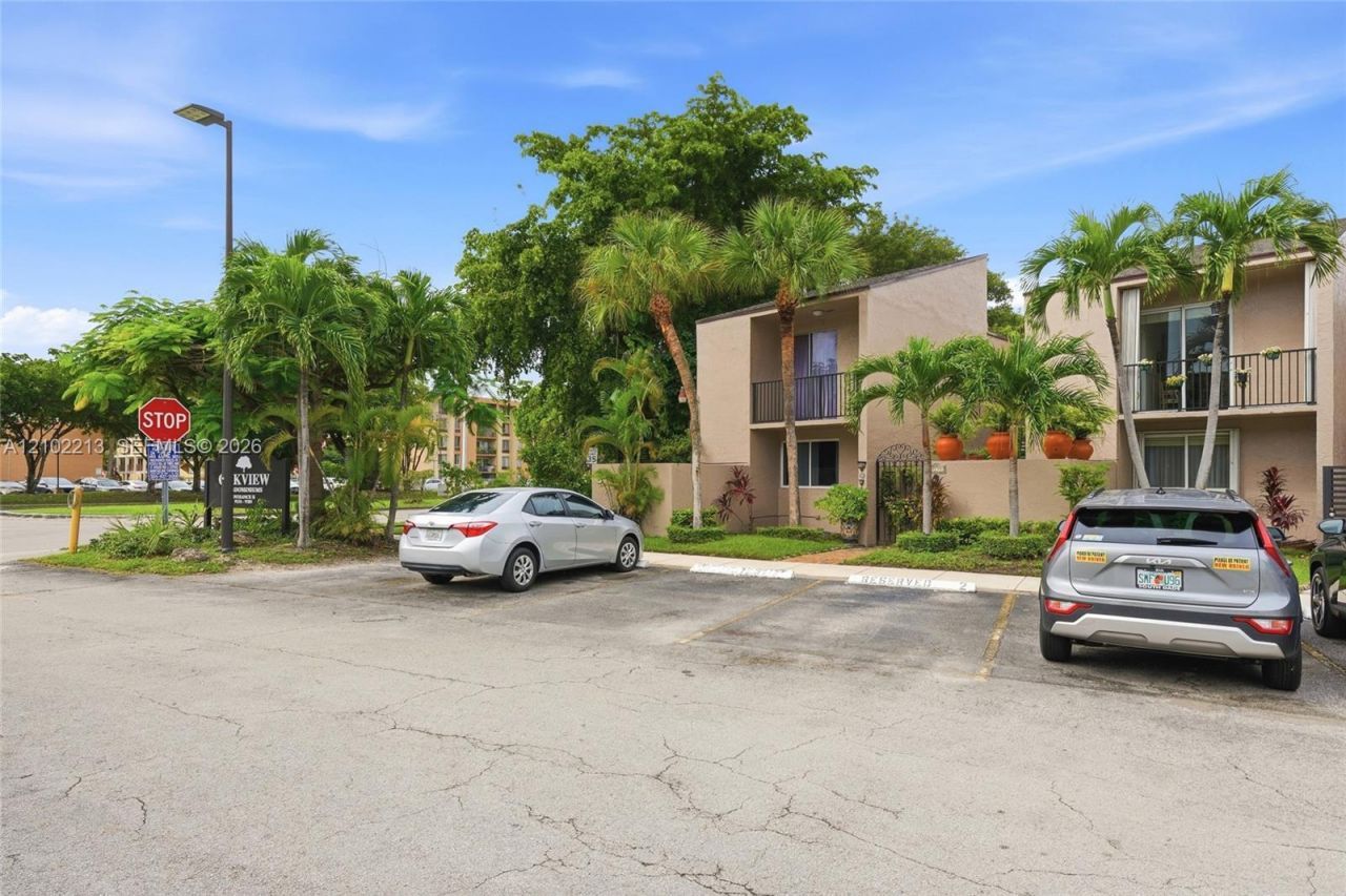 9135 Fontainebleau Blvd , Unit 2, Miami, FL 33172 Photo