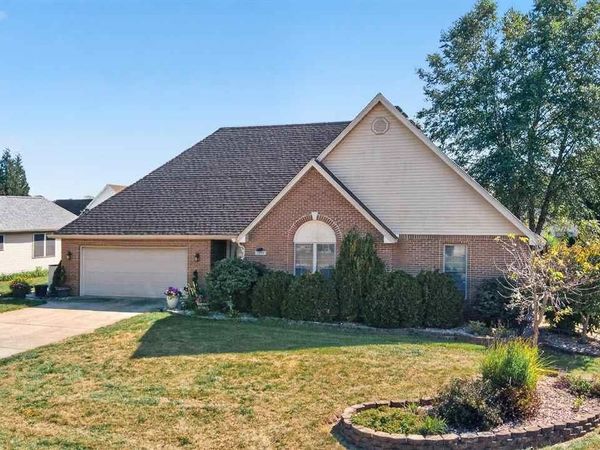 1990 Oakridge Parkway North, Terre Haute, IN 47802