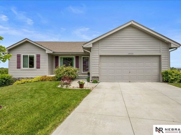 1022 S 14th Avenue, Blair, NE 68008