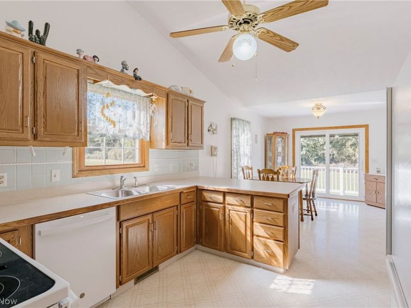 15705 Lowe Road NE, Alliance, OH 44601 Photo 12