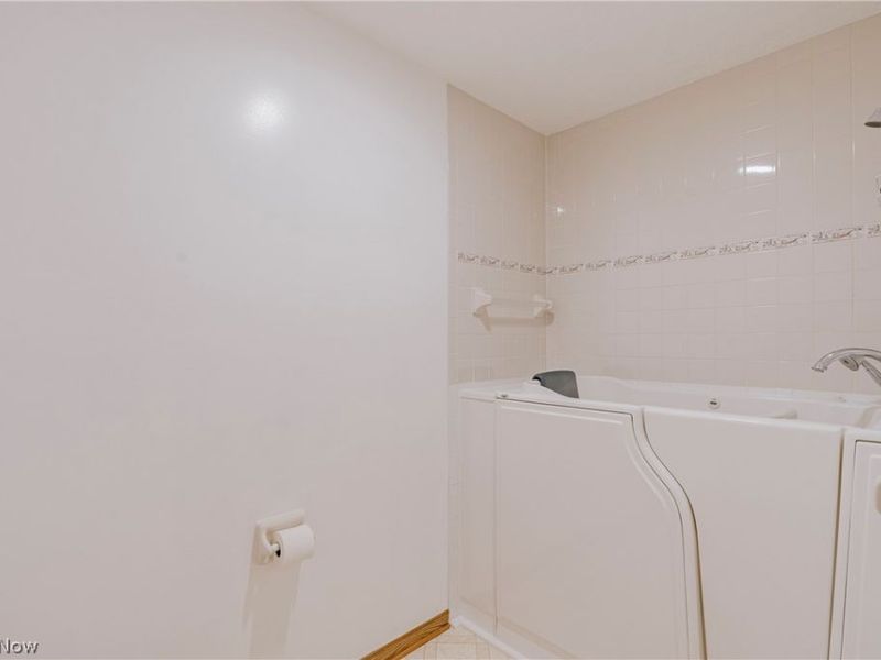 15705 Lowe Road NE, Alliance, OH 44601 Photo 18