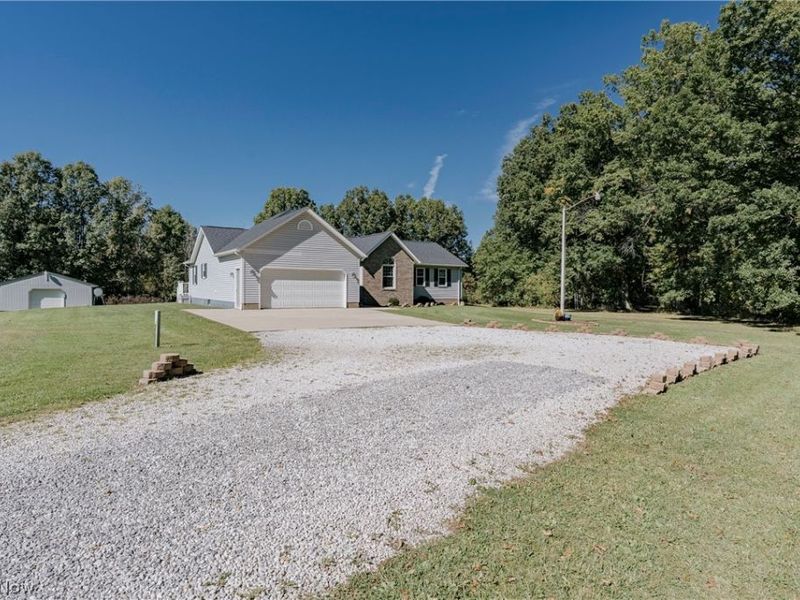 15705 Lowe Road NE, Alliance, OH 44601 Photo 2
