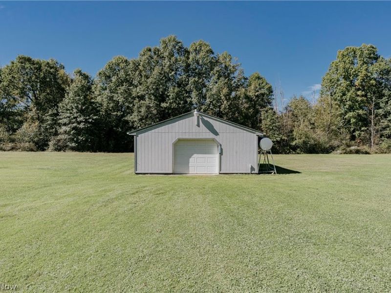 15705 Lowe Road NE, Alliance, OH 44601 Photo 32