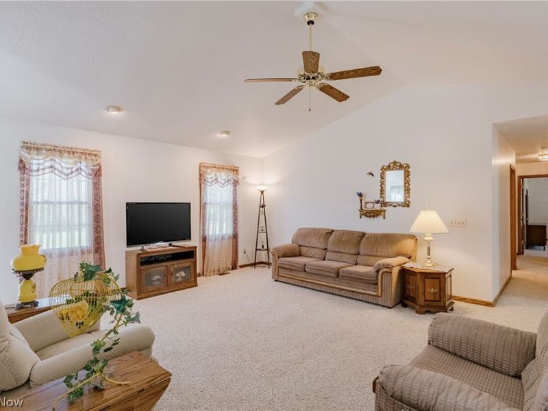 15705 Lowe Road NE, Alliance, OH 44601 Photo 8