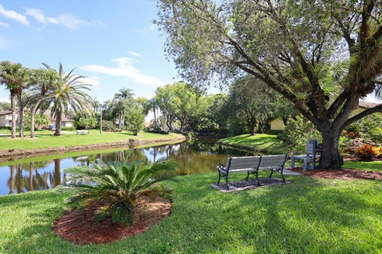 137 Meander Circle, Royal Palm Beach, FL 33411 Photo