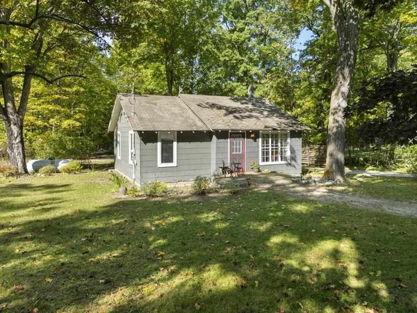 1023 N Lake Shore Drive, Harbor Springs, MI 49740