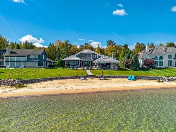 6140 Pine Lake Club Dr, Unit 7, Charlevoix, MI 49720