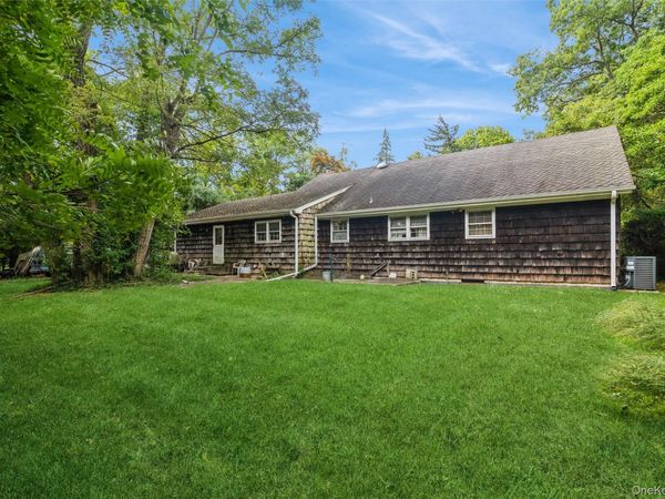 17 Washington Avenue , Holtsville, NY 11742