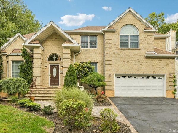 2175 Helene Avenue , Merrick, NY 11566