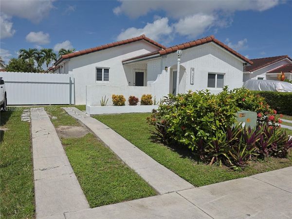 13555 SW 38th Ln, Miami, FL 33175
