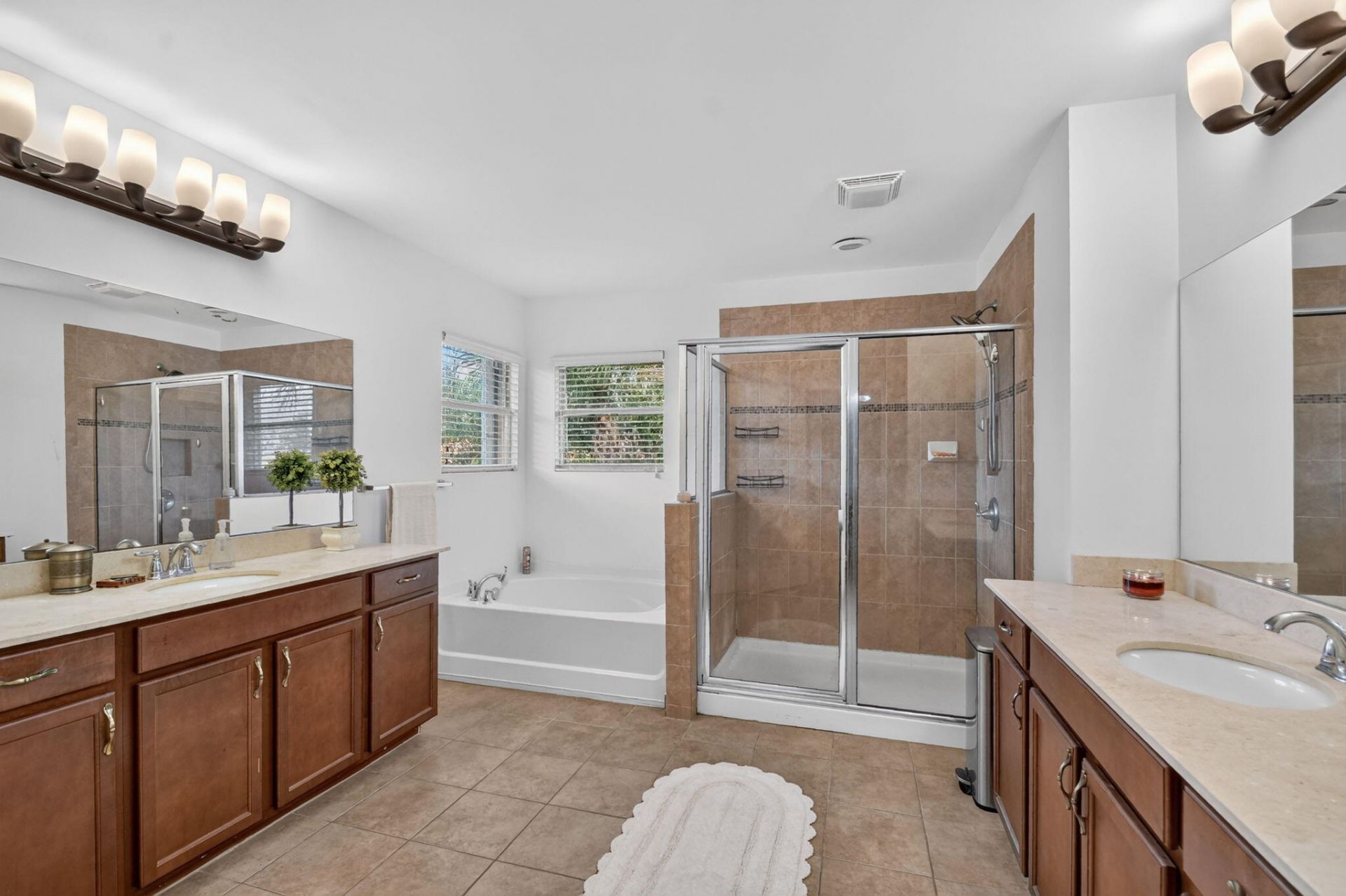 9070 Winterhaven Circle, West Palm Beach, FL 33411 Photo