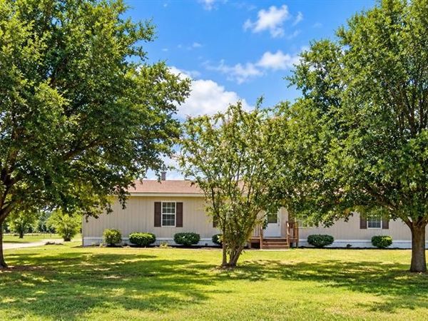 7011 Mitchell Drive, Terrell, TX 75160