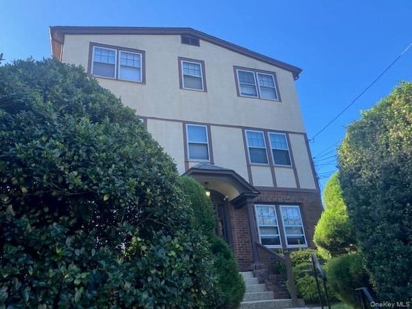 17 Roslyn Drive , Unit Apt. 1, Glen Head, NY 11545