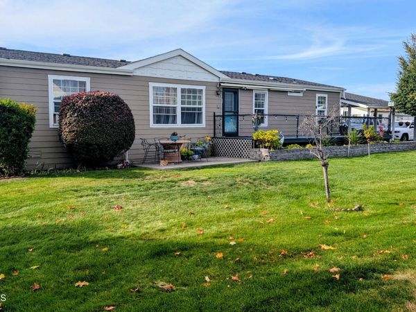 2042 W Pellinore Way, Post Falls, ID 83854