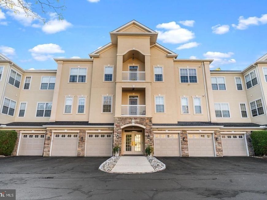 1 Falcon Drive, Unit 206, Holland, PA 18966 Main Photo