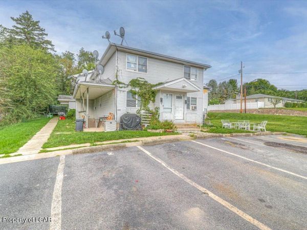 880 W Oak Street, Old Forge, PA 18518