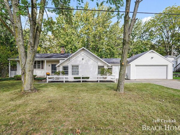 23 Tyler Street SW, Grandville, MI 49418