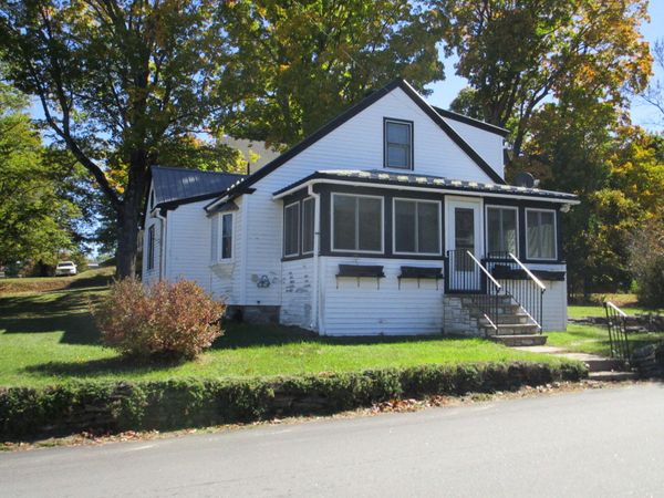 29 Elm Street , Norway, ME 04268