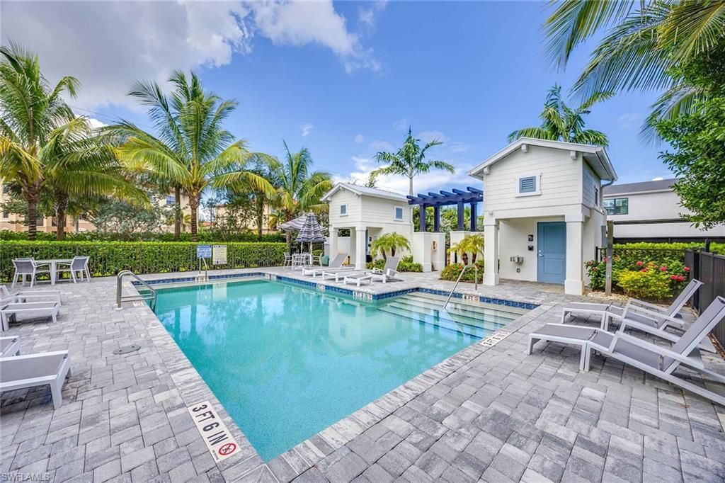 13058 Pembroke Dr, Naples, FL 34105 Photo