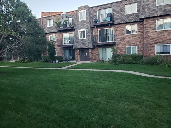 9357 BAY COLONY Drive , Unit 1N, Des Plaines, IL 60016