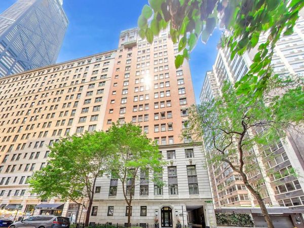 222 E Chestnut Street , Unit 9D, Chicago, IL 60611