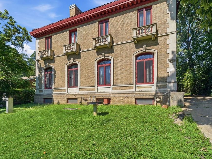 Main Photo