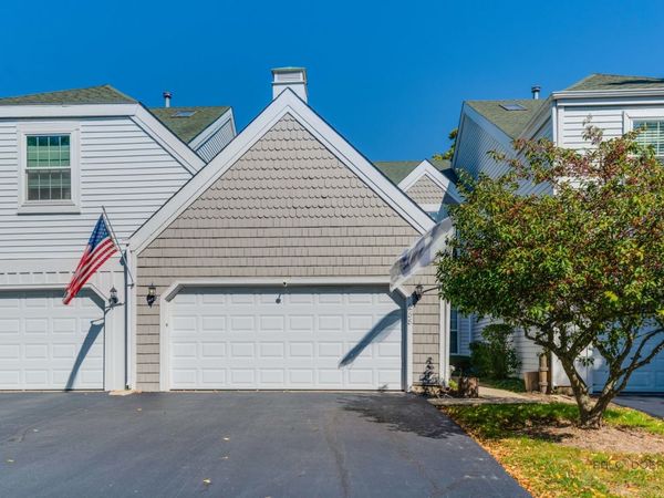 288 Oak Bluff Court , Wauconda, IL 60084