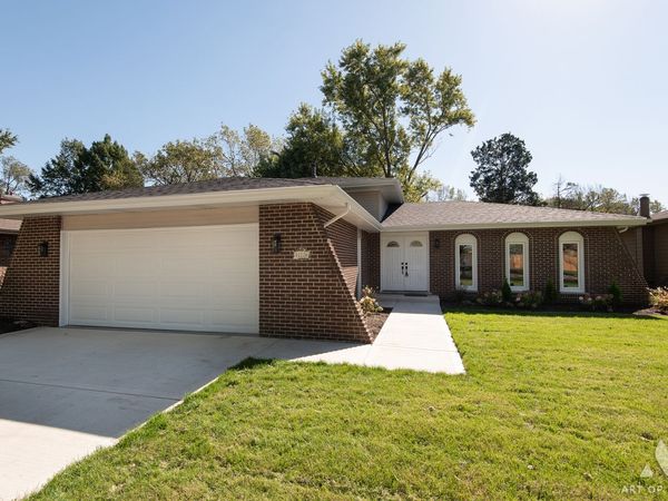 11226 S Deerpath Lane , Palos Hills, IL 60465