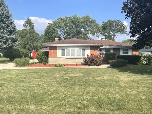 533 Woodview Avenue , Elk Grove Village, IL 60007