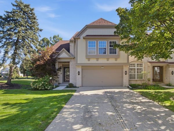 192 W Fox Hill Drive, Buffalo Grove, IL 60089
