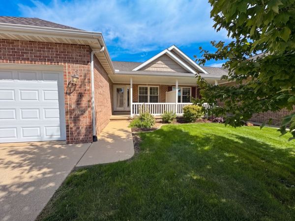 1823 Kingsbury Road , Washington, IL 61571