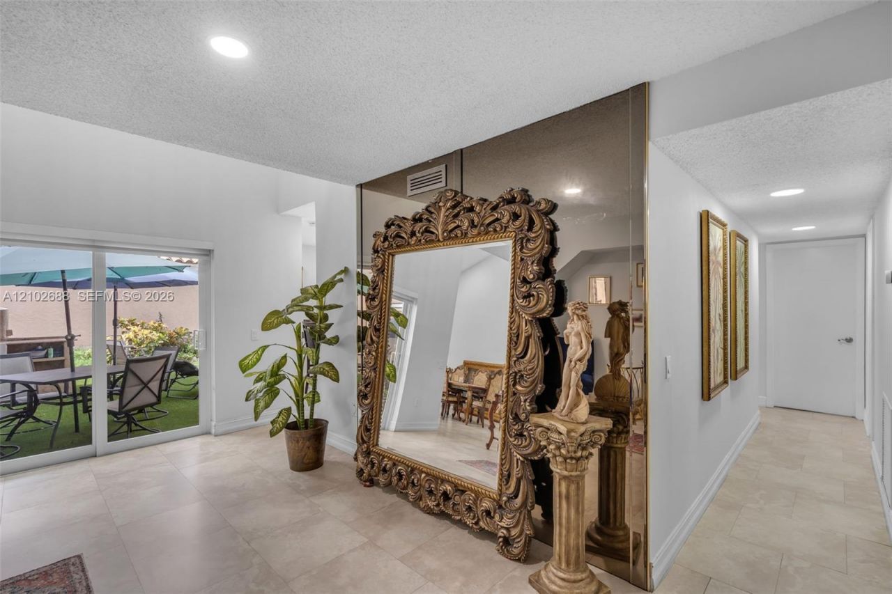 17338 NW 61st Pl , Hialeah, FL 33015 Photo