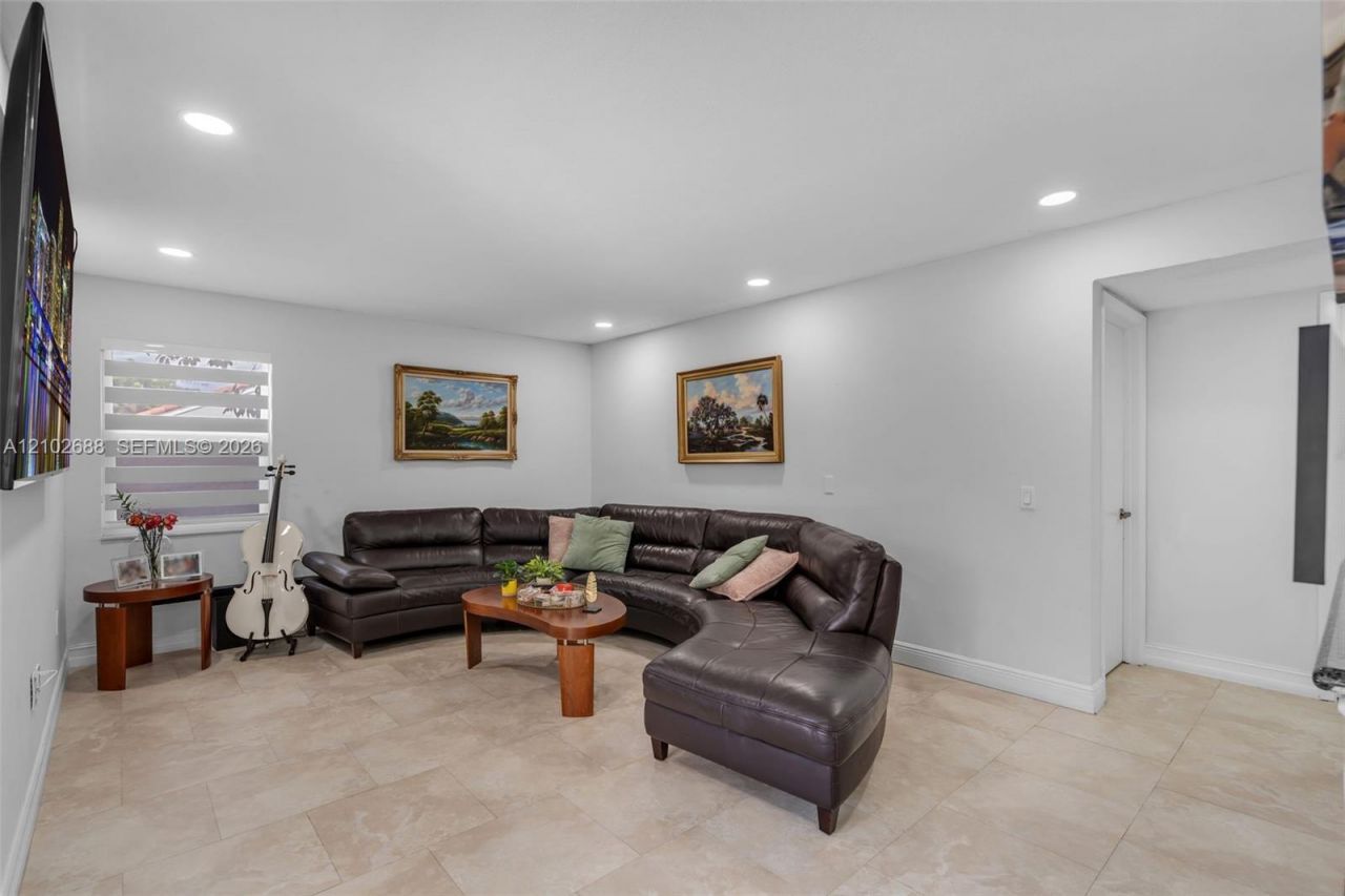 17338 NW 61st Pl , Hialeah, FL 33015 Photo
