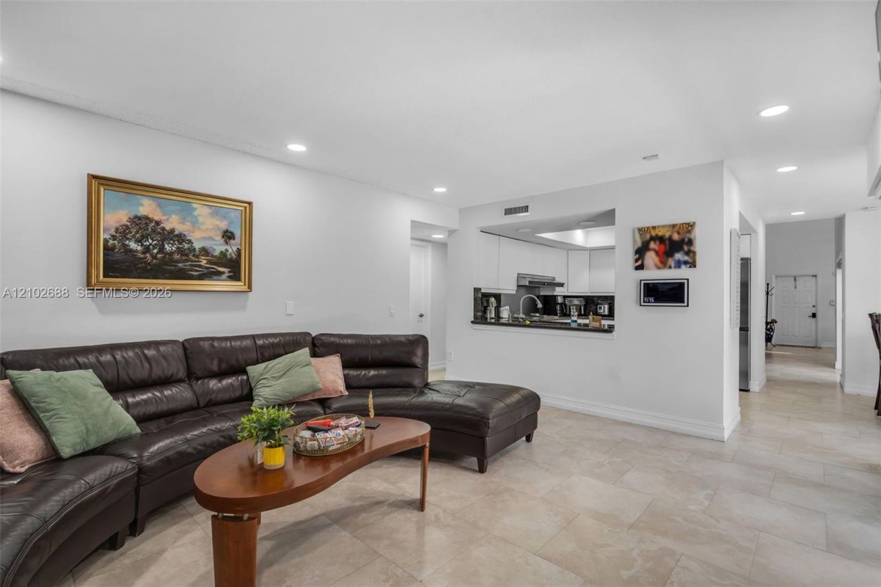 17338 NW 61st Pl , Hialeah, FL 33015 Photo