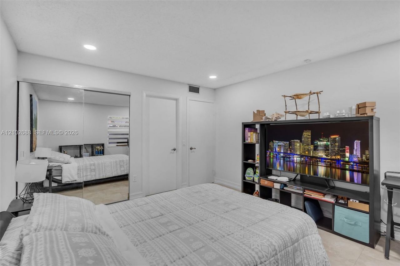 17338 NW 61st Pl , Hialeah, FL 33015 Photo