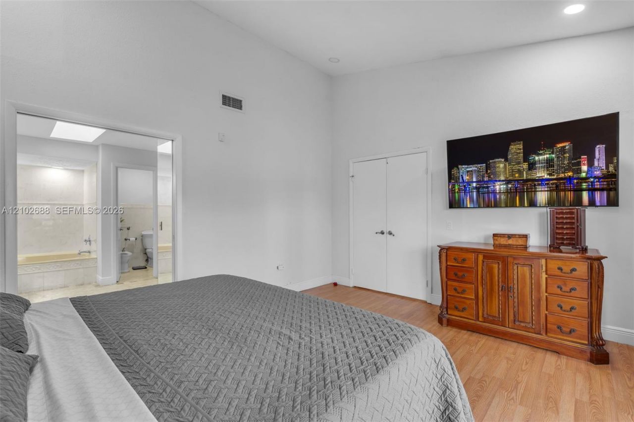 17338 NW 61st Pl , Hialeah, FL 33015 Photo