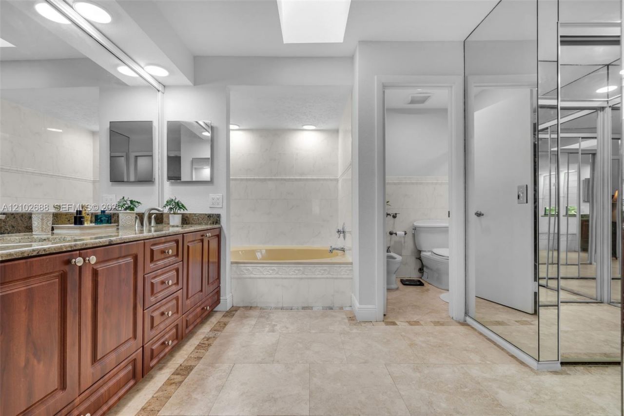 17338 NW 61st Pl , Hialeah, FL 33015 Photo