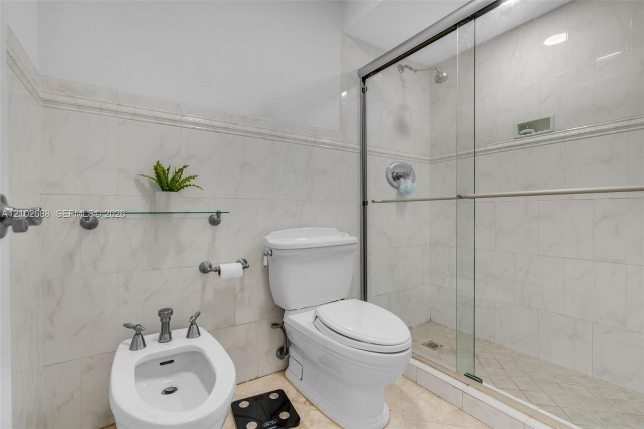 17338 NW 61st Pl , Hialeah, FL 33015 Photo