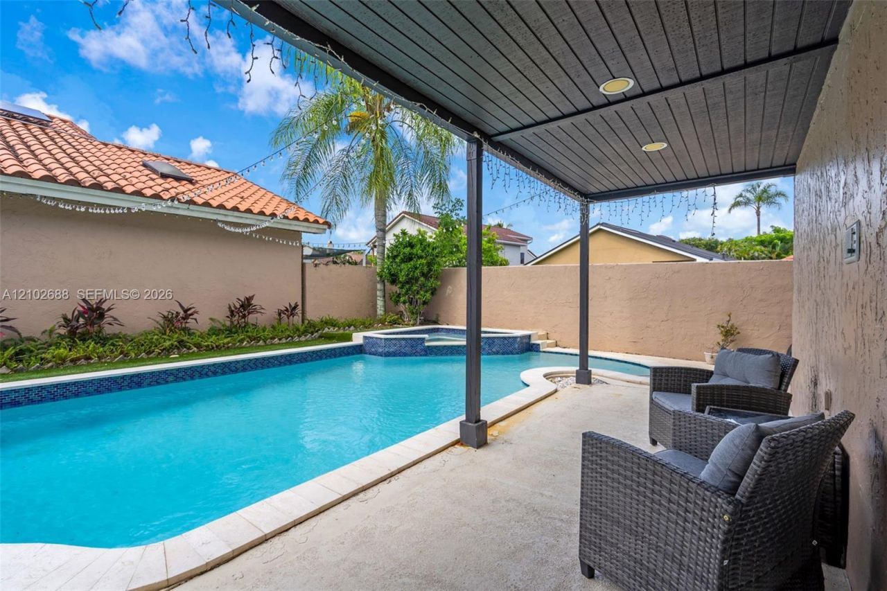 17338 NW 61st Pl , Hialeah, FL 33015 Photo