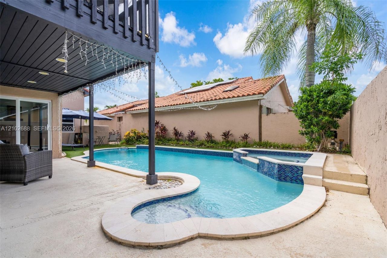 17338 NW 61st Pl , Hialeah, FL 33015 Photo