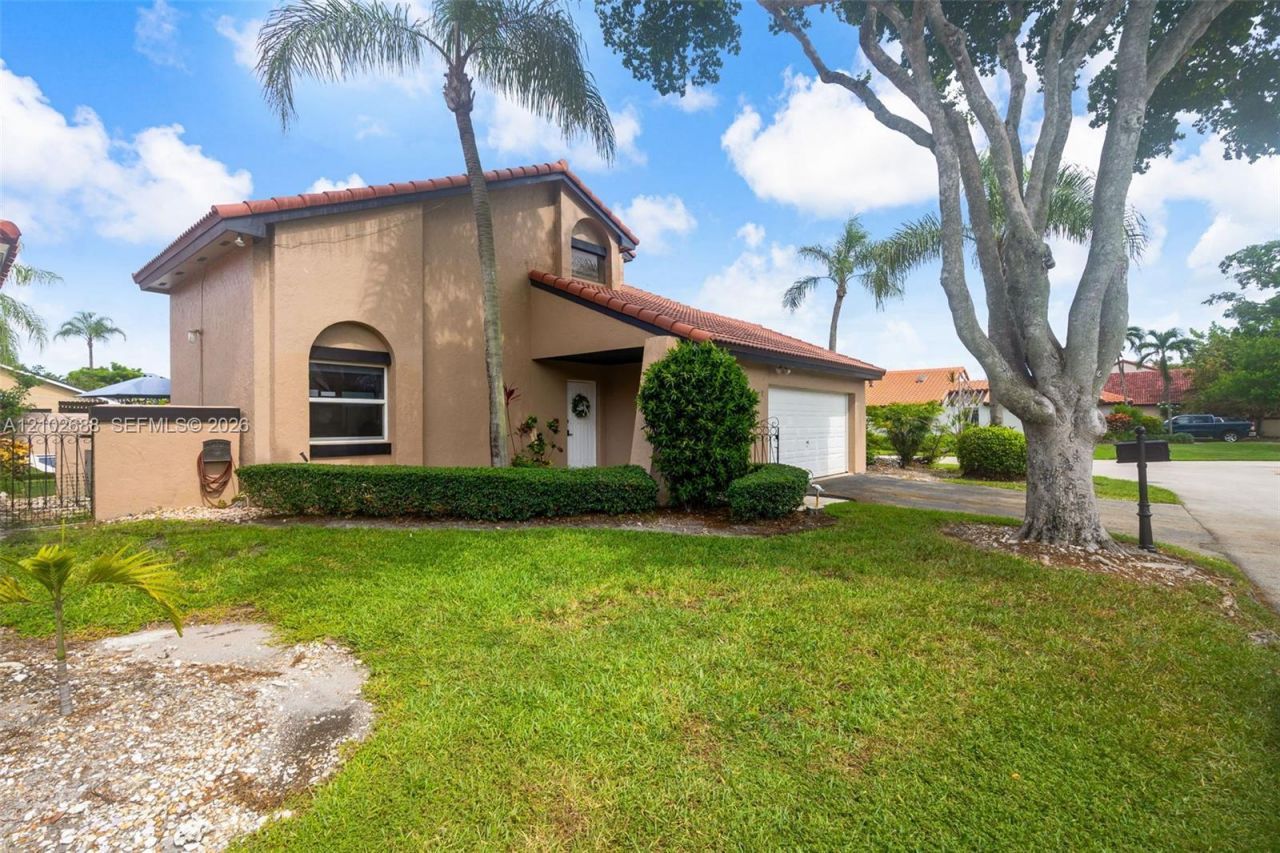 17338 NW 61st Pl , Hialeah, FL 33015 Photo