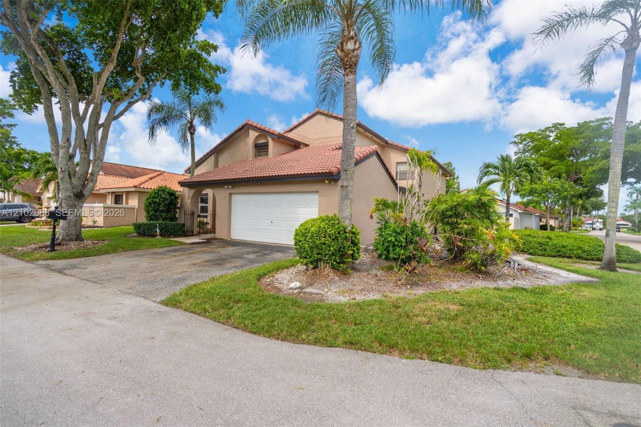 17338 NW 61st Pl , Hialeah, FL 33015 Photo