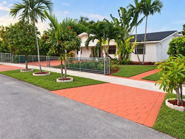 11461 SW 193rd St , Miami, FL 33157