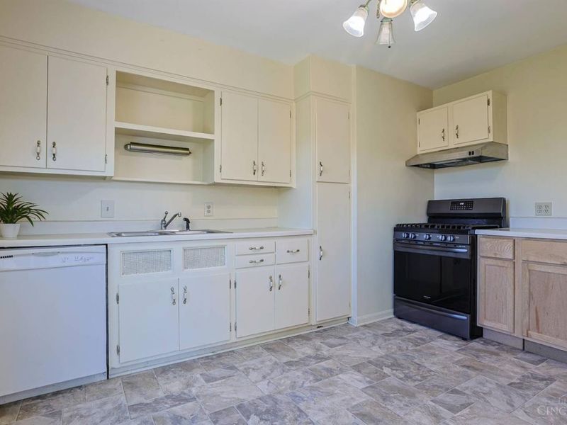 7561 Kirtley Drive, Sycamore Township, OH 45236 Photo 15