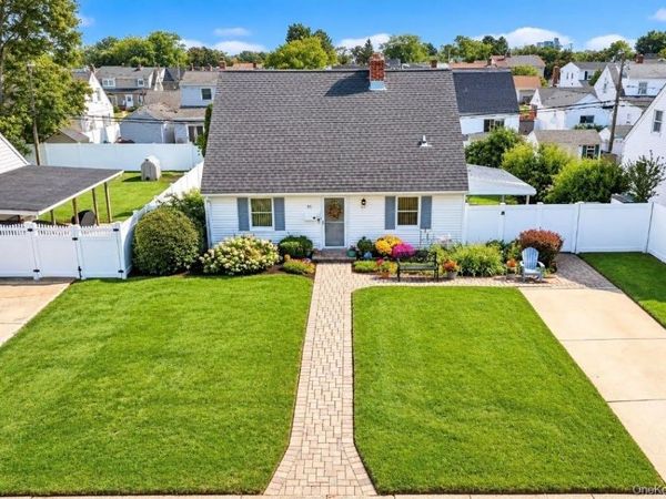 30 Chapel Lane , Levittown, NY 11756