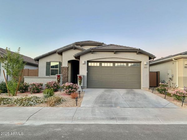 8926 W RANCHO Drive, Glendale, AZ 85305