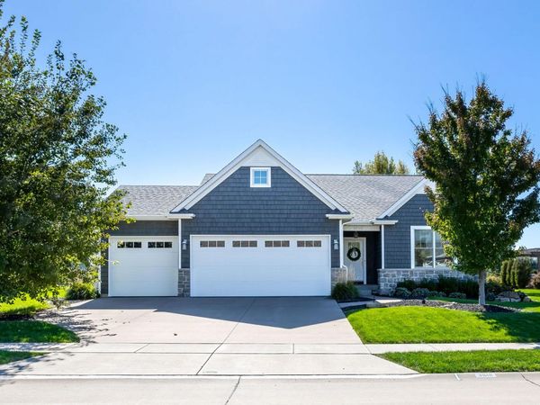 3619 Cobblestone Drive , Bettendorf, IA 52722