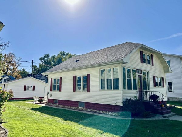 403 Winneshiek Avenue, Decorah, IA 52101